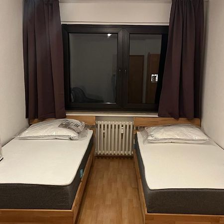 Zimmer Fuer Monteure, Handwerker Oder Reisende Essen Esterno foto