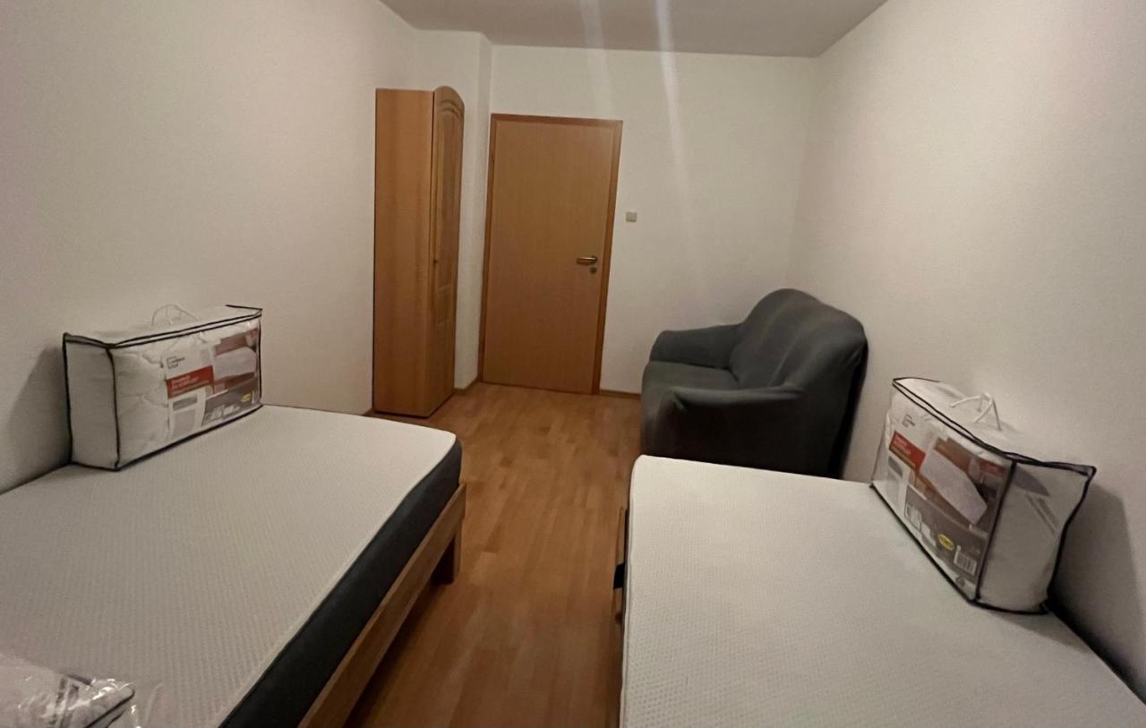 Zimmer Fuer Monteure, Handwerker Oder Reisende Essen Esterno foto