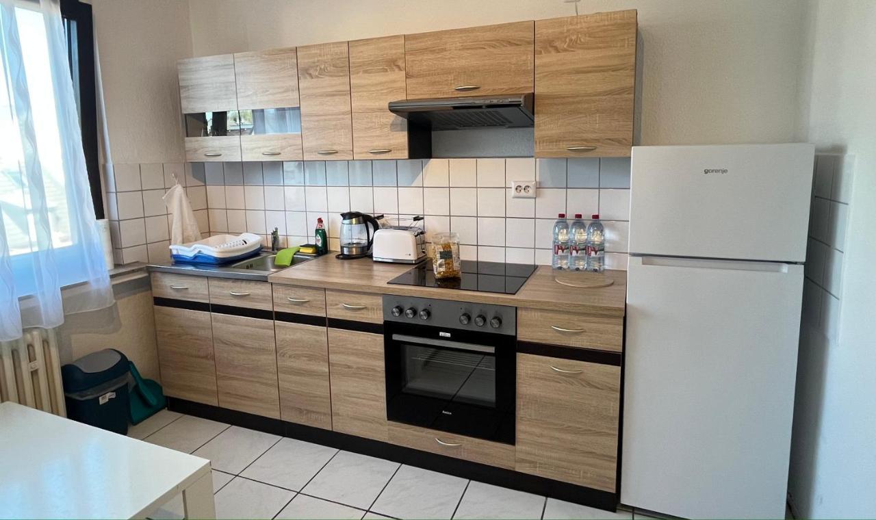 Zimmer Fuer Monteure, Handwerker Oder Reisende Essen Esterno foto