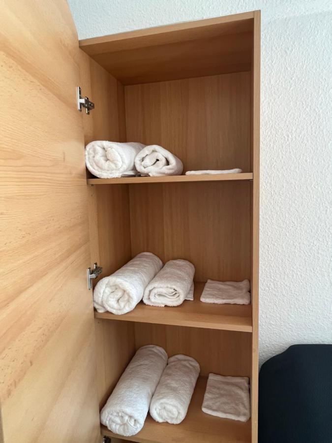 Zimmer Fuer Monteure, Handwerker Oder Reisende Essen Esterno foto