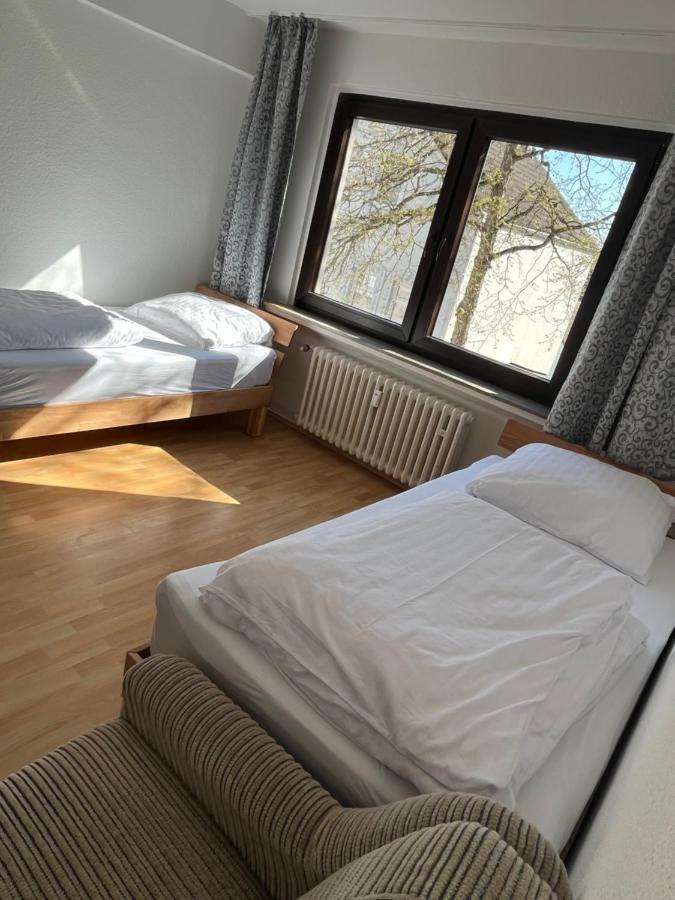 Zimmer Fuer Monteure, Handwerker Oder Reisende Essen Esterno foto