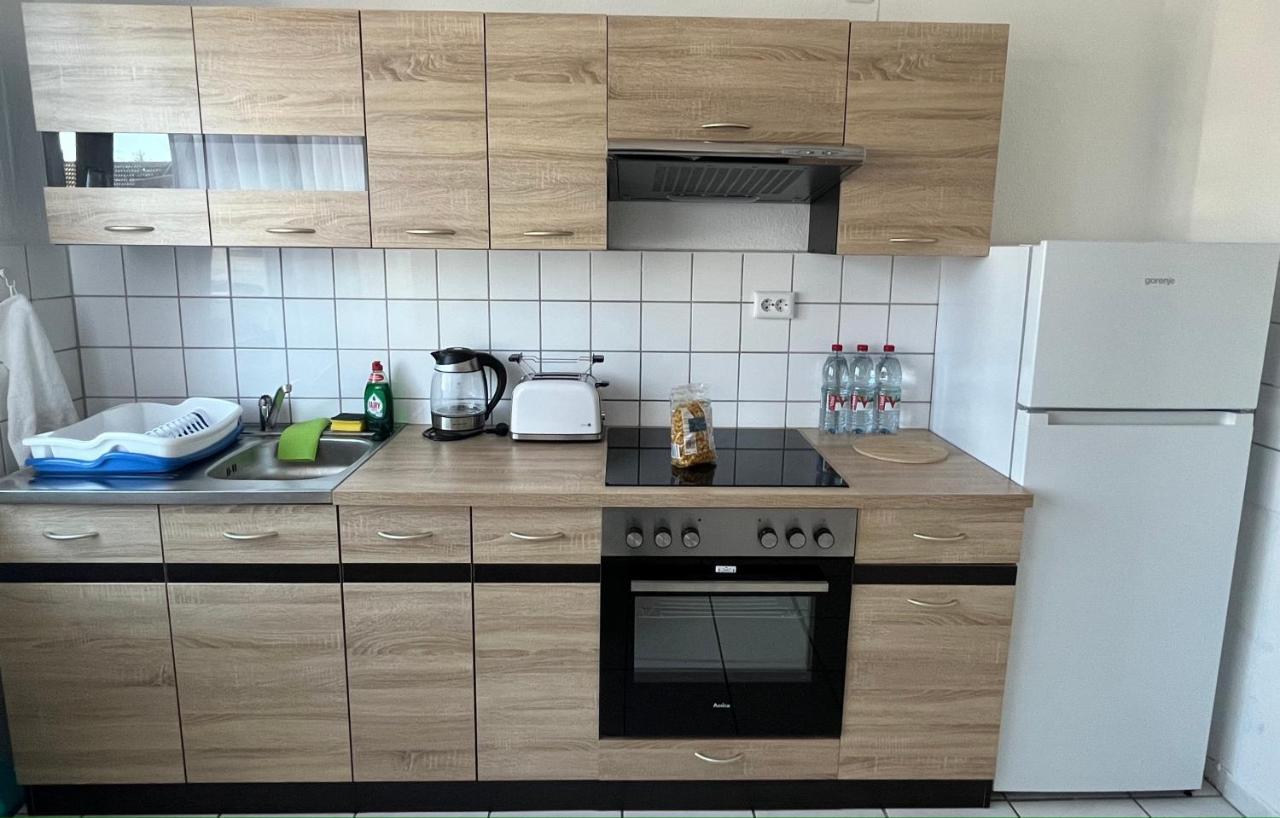 Zimmer Fuer Monteure, Handwerker Oder Reisende Essen Esterno foto