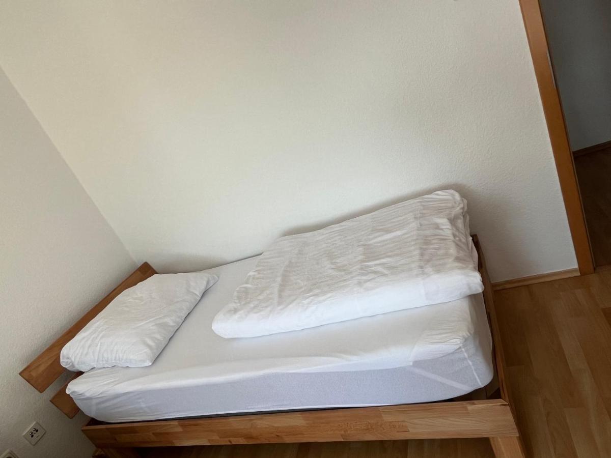 Zimmer Fuer Monteure, Handwerker Oder Reisende Essen Esterno foto