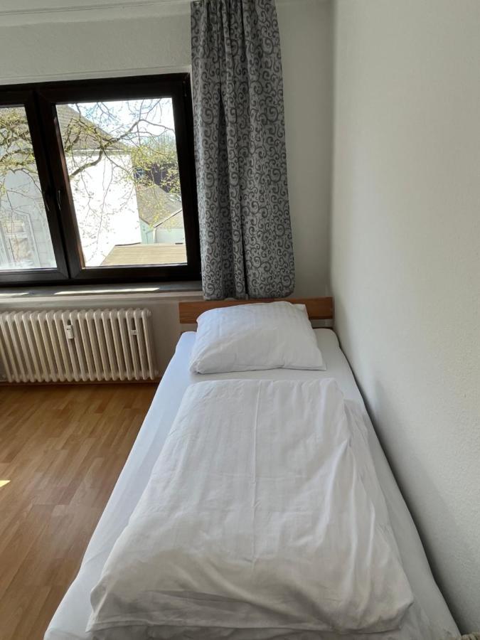 Zimmer Fuer Monteure, Handwerker Oder Reisende Essen Esterno foto